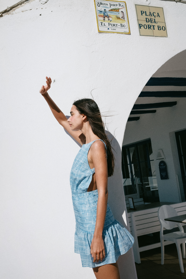 MAYA - SIRTI AÇIK MAVİ ÇAPRAZ ÇİZGİ BASKILI ELBİSE