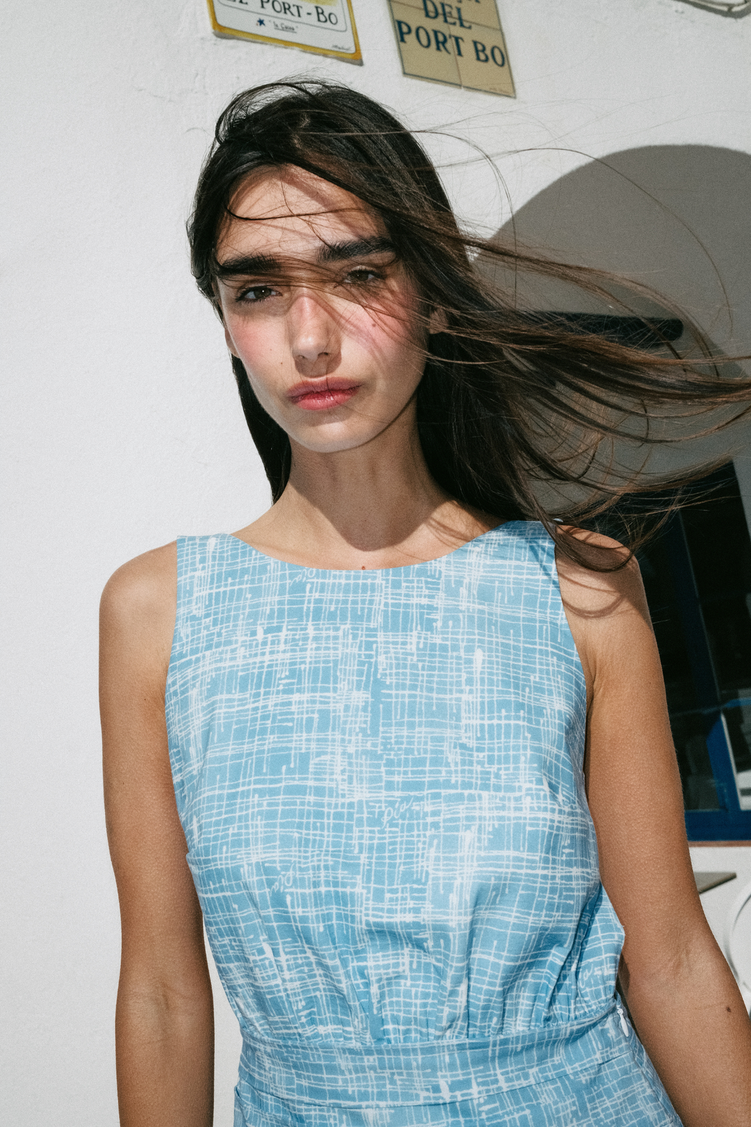 MAYA - SIRTI AÇIK MAVİ ÇAPRAZ ÇİZGİ BASKILI ELBİSE