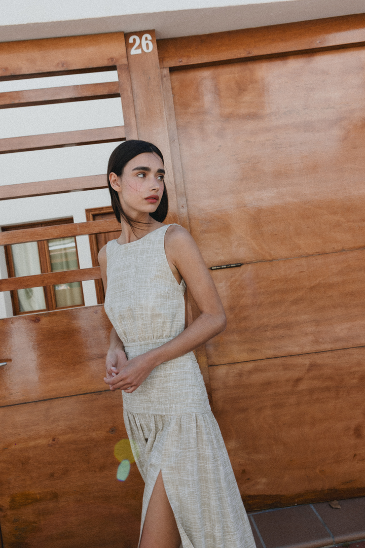 BRUNA - HAKİ ÇAPRAZ ÇİZGİ BASKILI SIRTI AÇIK MİDİ ELBİSE