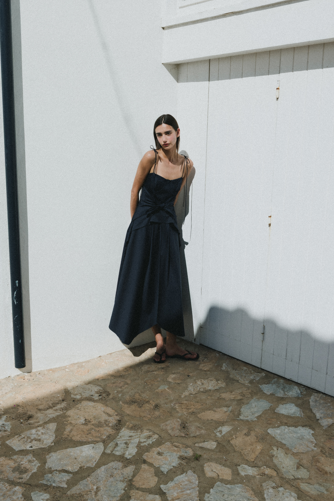 LEYA - BAĞLAMA DETAYLI ASİMETRİK UZUN LACİVERT ELBİSE