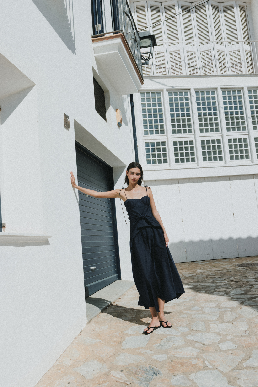 LEYA - BAĞLAMA DETAYLI ASİMETRİK UZUN LACİVERT ELBİSE