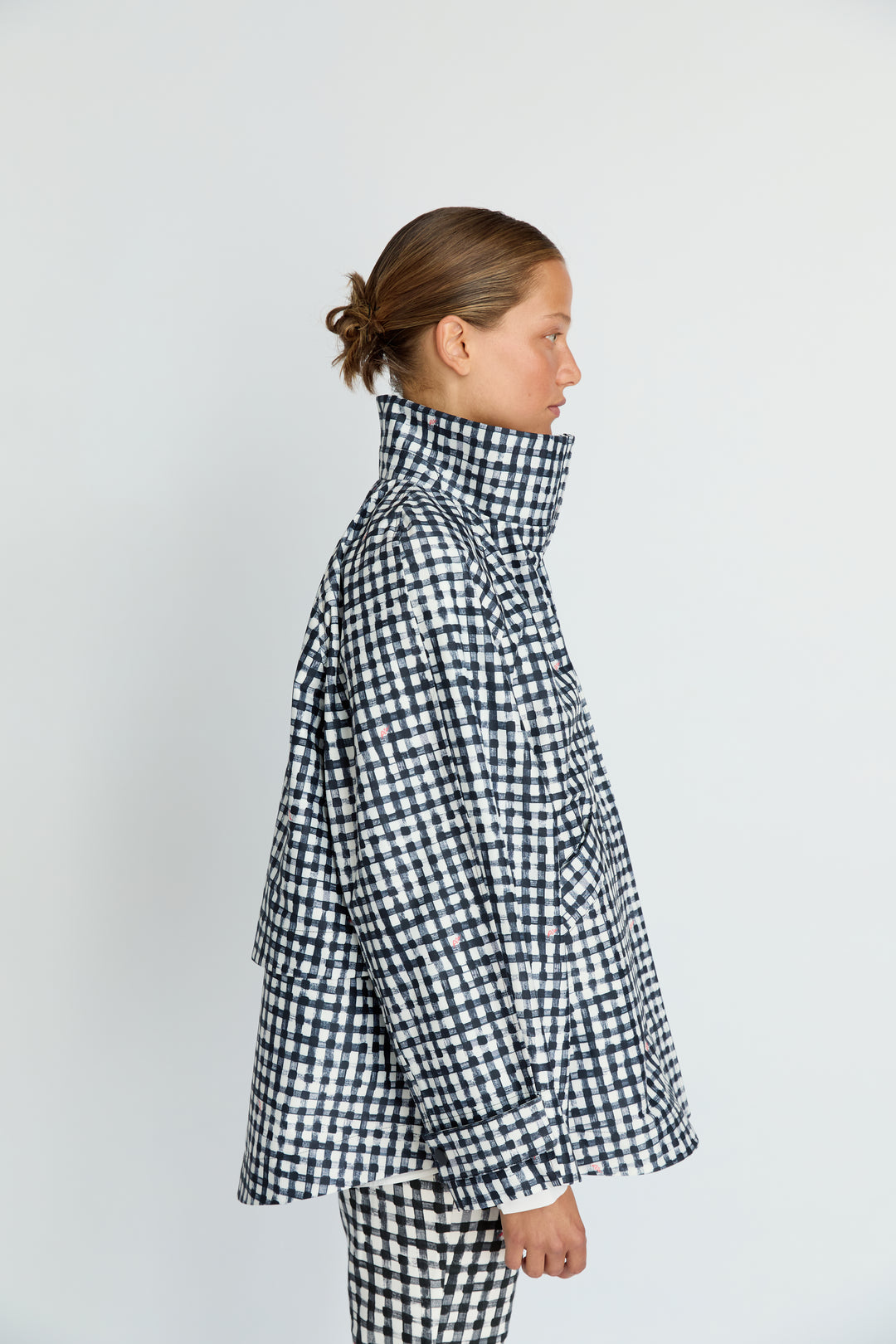 MONICA - OVERSIZE DİK YAKA YAĞMURLUK - SİYAH BEYAZ KARELİ