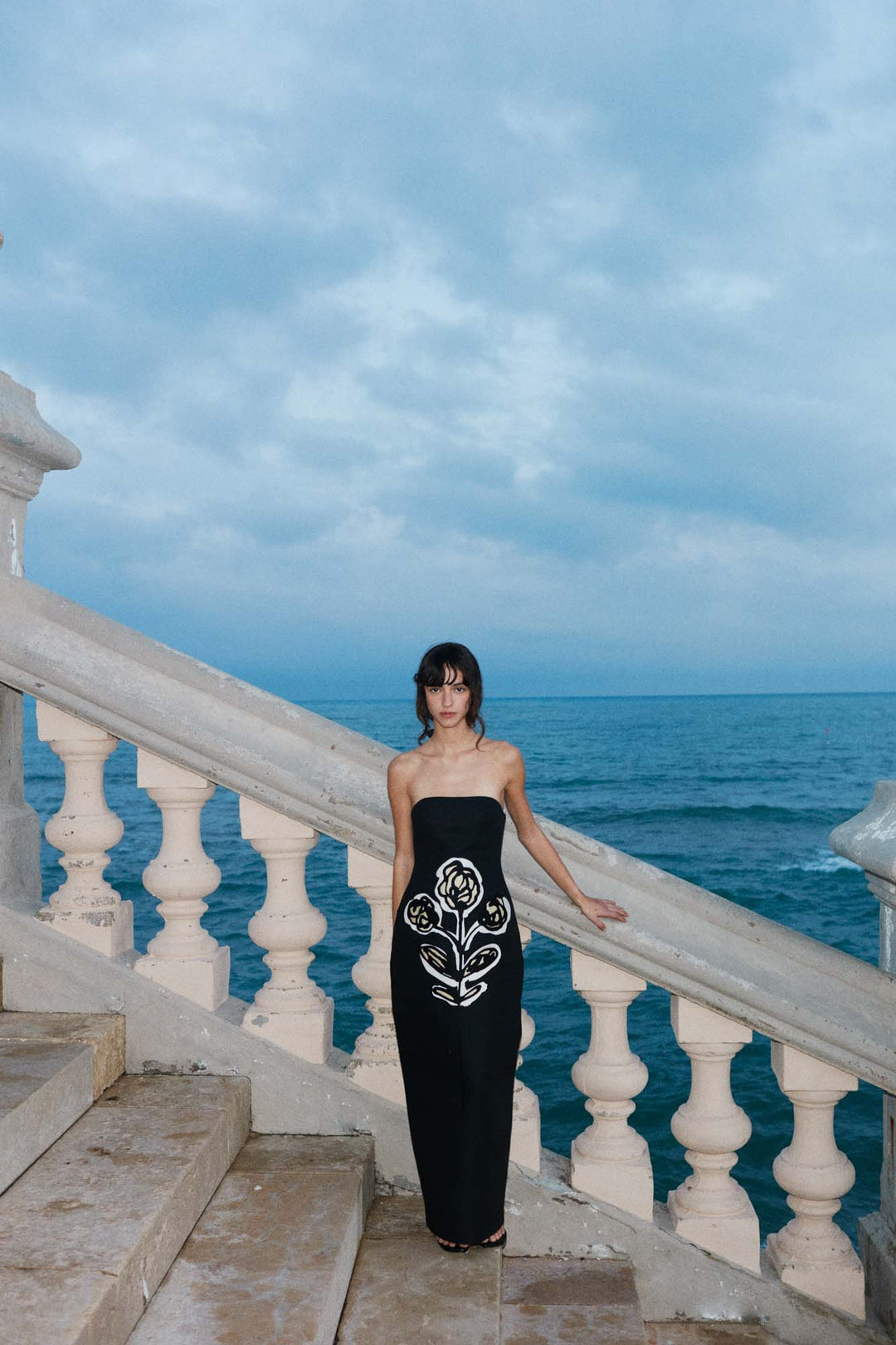 PENELOPE - STRAPLESS DRESS WITH FLOWER EMBROIDERY - BLACK PIA BRAND PENELOPE - STRAPLESS DRESS WITH FLOWER EMBROIDERY - BLACK PIA BRAND