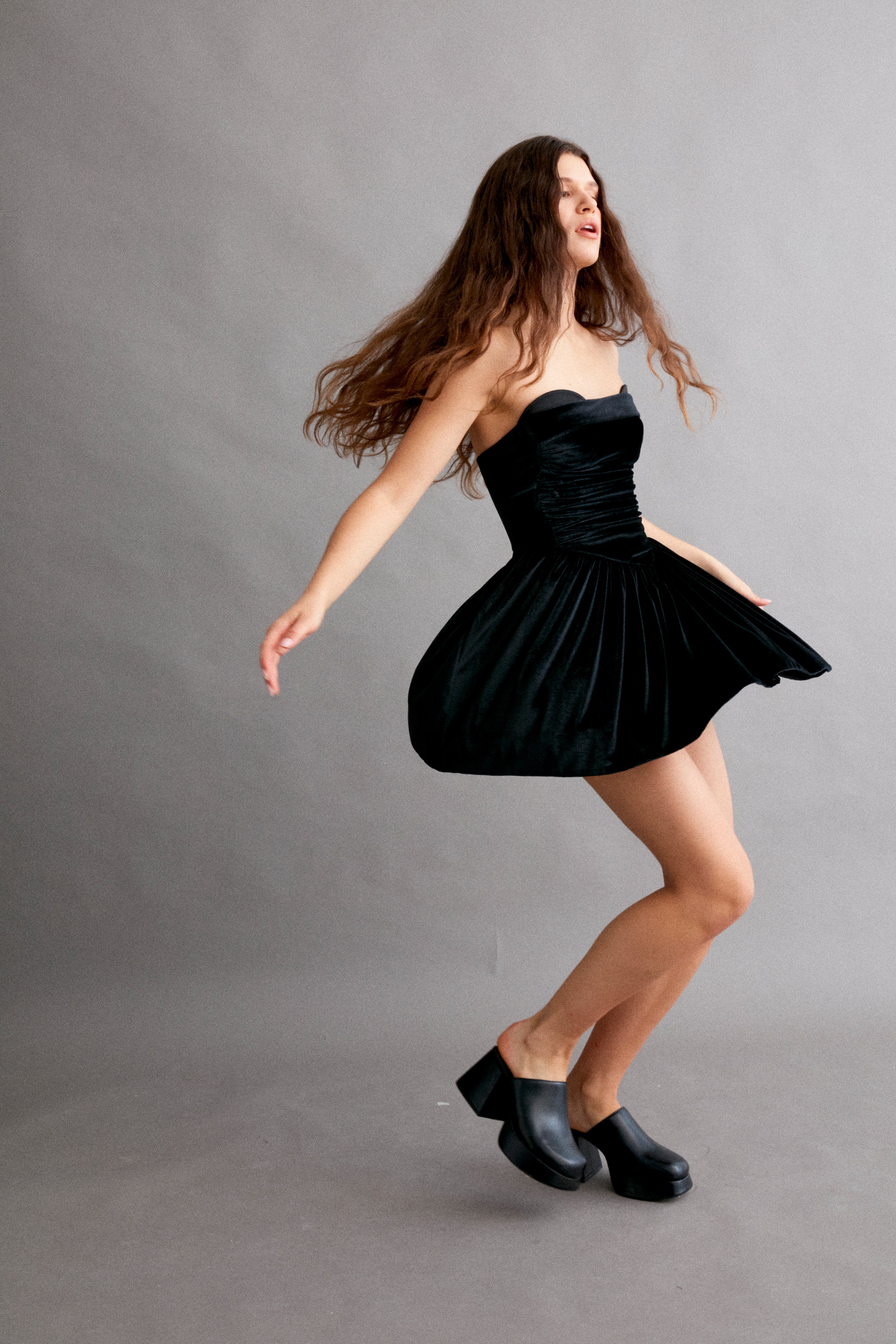 LEYLA - VELVET MINI STRAPLESS DRESS - BLACK – PIA BRAND