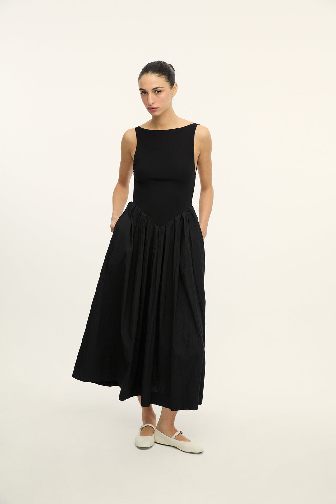 ISABEL - SLEEVELESS LONG DRESS WITH PLEATED SKIRT - BLACK PIA BRAND ISABEL - SLEEVELESS LONG DRESS WITH PLEATED SKIRT - BLACK PIA BRAND