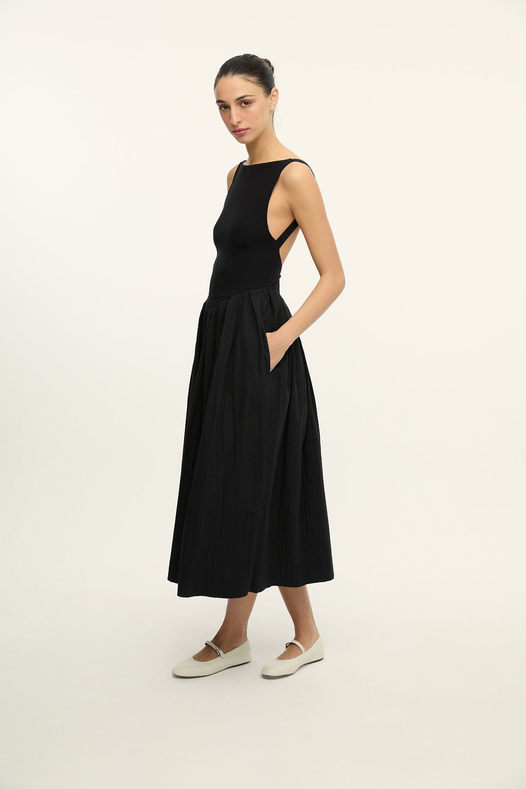 ISABEL - SLEEVELESS LONG DRESS WITH PLEATED SKIRT - BLACK