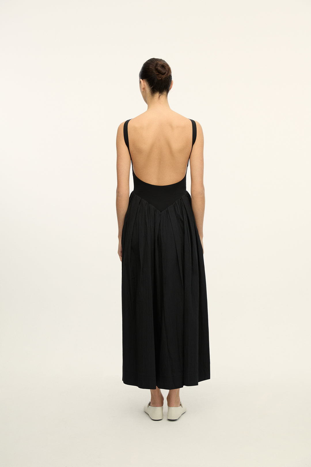 ISABEL - SLEEVELESS LONG DRESS WITH PLEATED SKIRT - BLACK